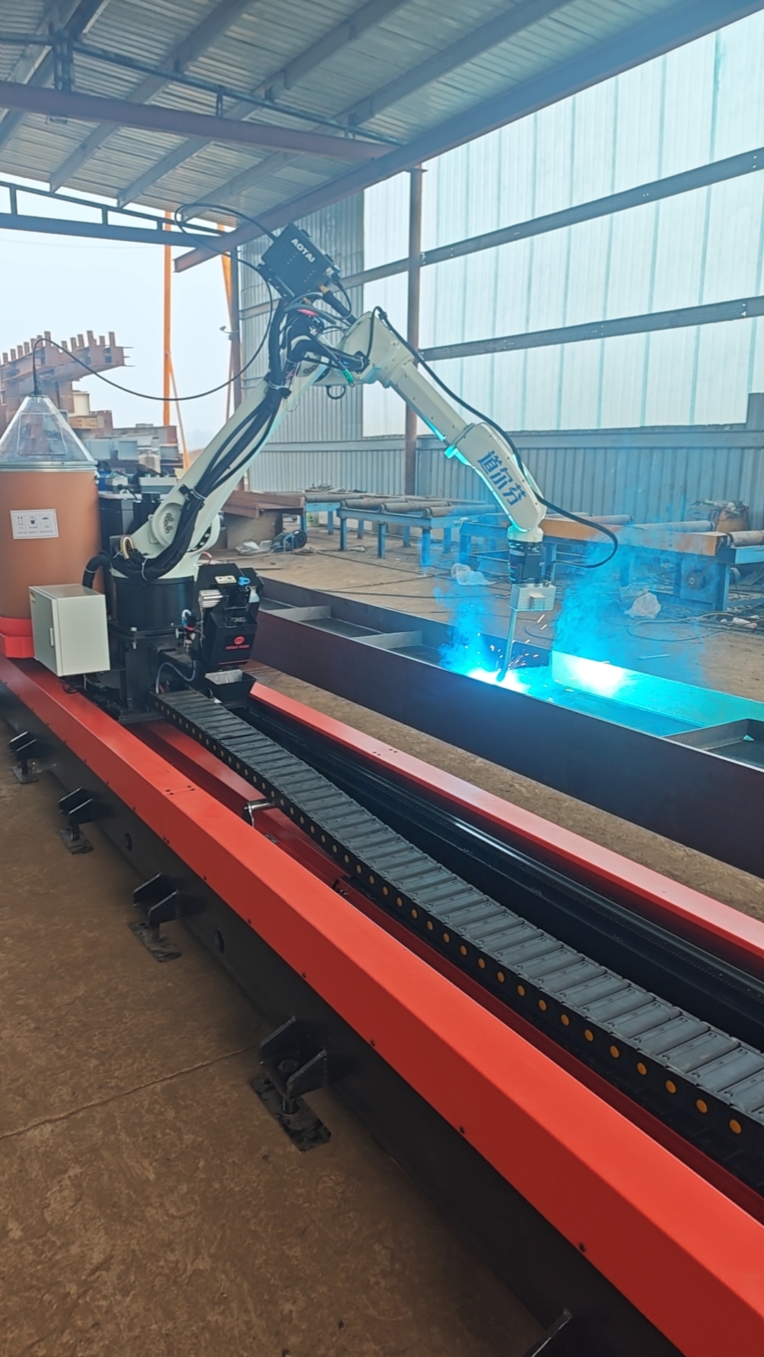 Dauphin Smart Teach-Free Welding Robot Deployment Case · Photo 01