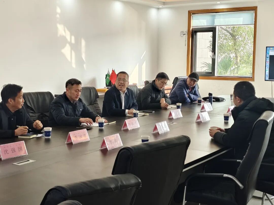 Yangzhou Bureau of Industry and Shipbuilding Association Leaders Visit Dauphin Smarts to Explore Welding Robot Empowerment in Shipbuilding