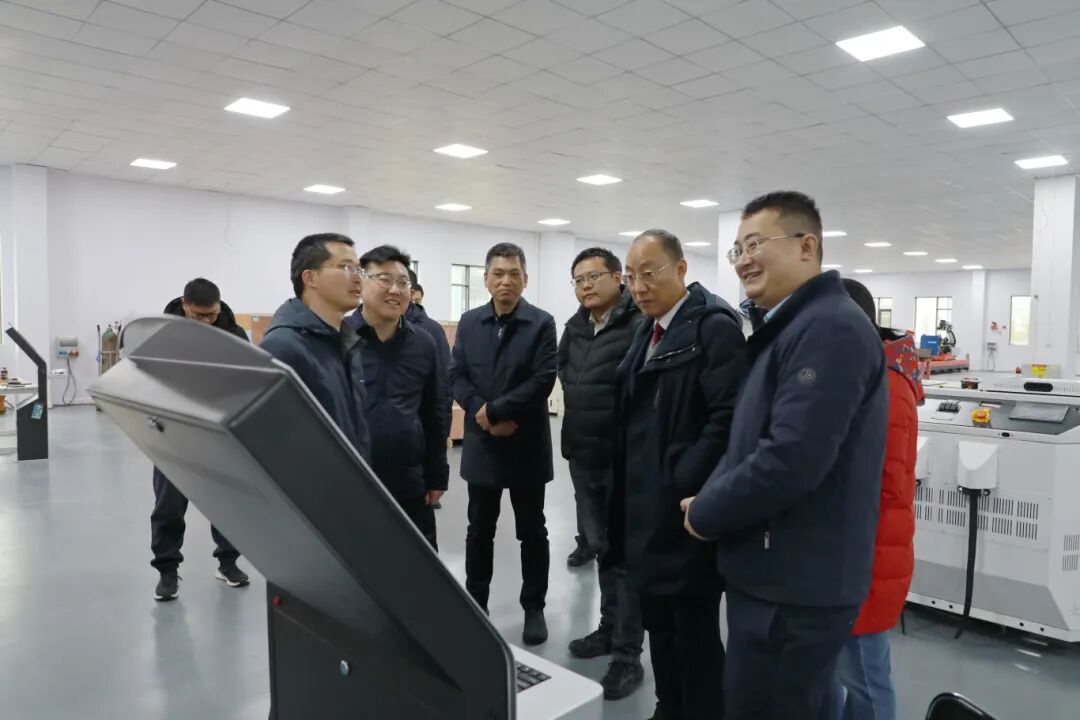 Jiangnan University leaders touring Dauphin